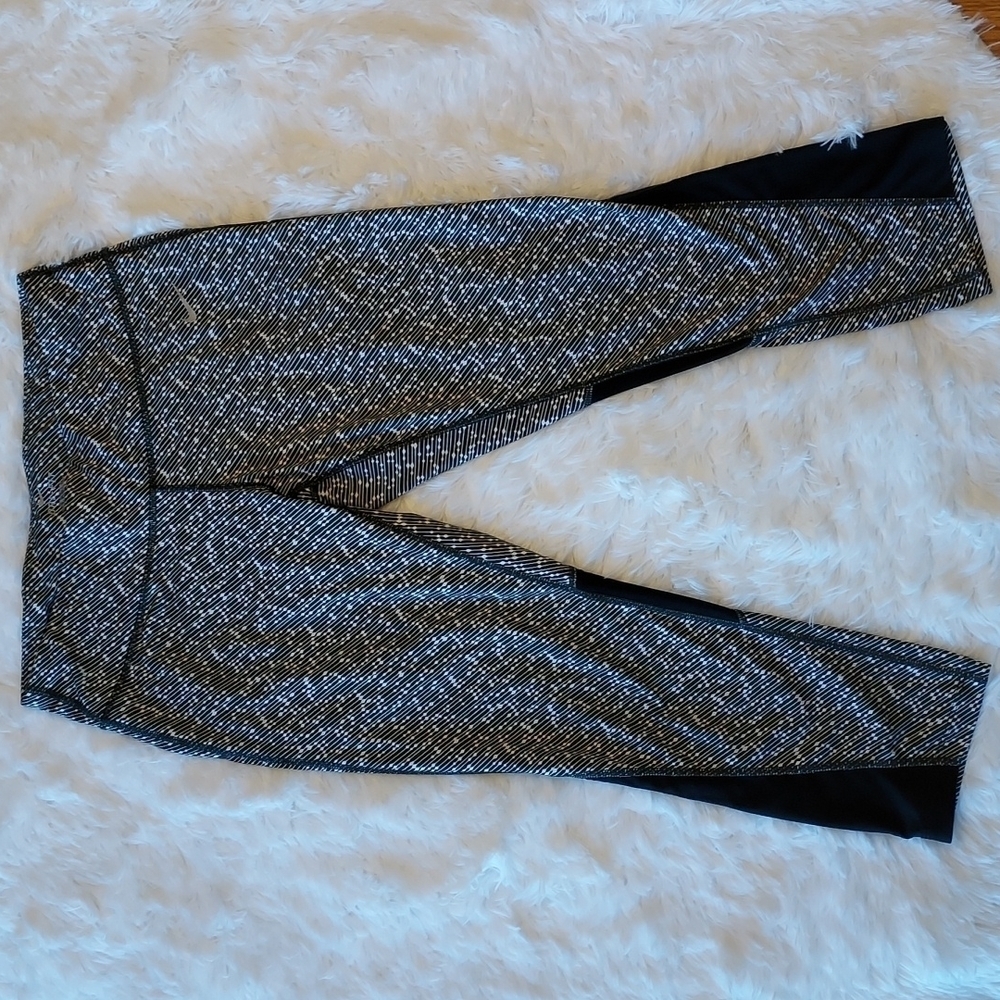 Nike Dri Fit running leggings/capris size large - Picture 1 of 8